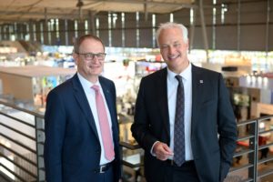 Carl Martin Welcker, EMO General Commissioner, (r) and Dr. Wilfried Schäfer, CEO of the EMO event organizer VDW (German Machine Tool Builders’ Association), looking back on a successful EMO Hannover 2019